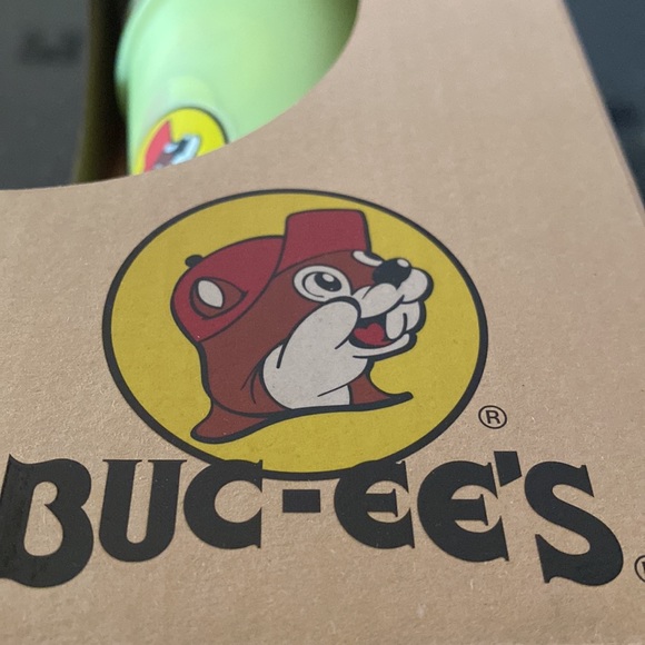 NWT Buc-ee's Color Changing (5) Tumblers with Lids and Straws PRICE FIRM!! - Picture 6 of 11